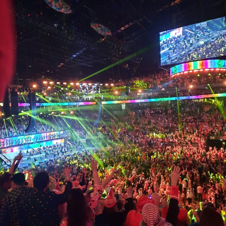 Lachende Kölnarena und wir mittendrin